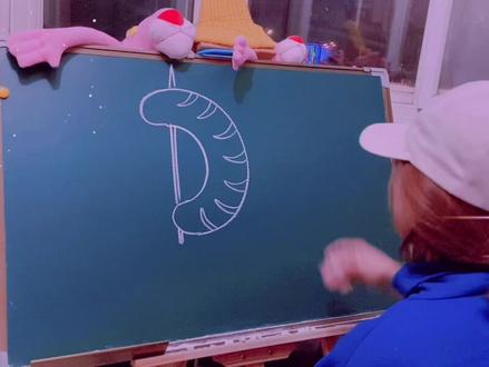 #儿童简笔画 #简笔画教程 #幼师 两个C教你画烤肠,快来艾特你的闺蜜给你画,看完记得关注➕收藏,不然刷着刷着就找不到了🙇♀️。@DOU+小助手