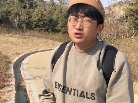 书上有讲,爷爷有教,男子汉大豆腐,吐个吐沫是个钉。