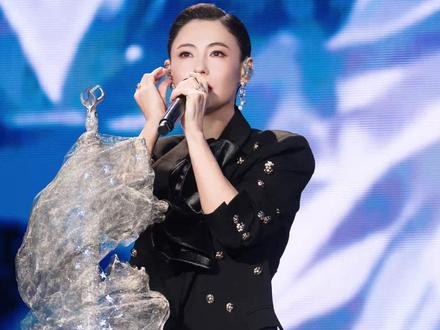 张柏芝官宣回归乐坛 加盟华纳6月发新单曲 #张柏芝 #乐坛