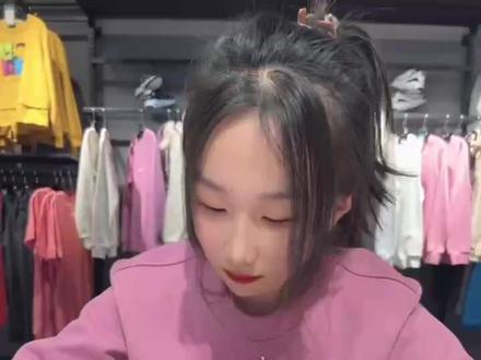 #SKECHERS
👟斯凯奇鞋子的花样“穿”法🤔
让你30秒轻松学会✅
👇👇👇