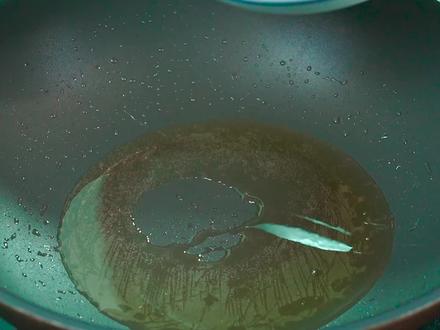 炒肉丝怎么炒的又嫩又好吃 4ba6577608df84f4636179430c47d8c1~tplv-dy-resize-origshort-autoq-75:330.jpeg?x-expires=2010042000&x-signature=zVMN1NA3jXYUS1YEam2Za%2BgP4z0%3D&from=3213915784&s=PackSourceEnum_AWEME_DETAIL&se=false&sc=cover&biz_tag=pcweb_cover&l=2023091417232601AB574AB84CAD063A75