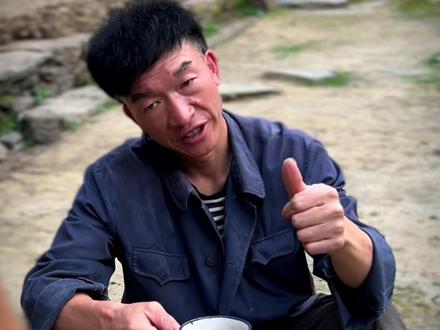 金元足赤,人无完人,其实每个人都有可取之处!只要你学会取长补短,就会越走越远……对吗?#农村生活 #表演我是认真的 #建培哥 #百善孝为先传递正能量 #热门