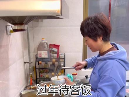 陕西人 尤其是宝鸡人喜欢吃的臊子面和臊子饸饹 酸辣香 煎稀汪 过年待客更是少不了它 #臊子面 #酸汤饸饹#陕西美食#宝鸡美食#农村美食