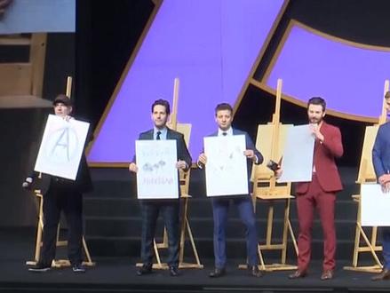 “#复仇者联盟”现身上海。“蚁人”秀中文调侃盟友“中文烂”,“#复联英雄”现场作画助力公益,猜猜他们画了啥😂