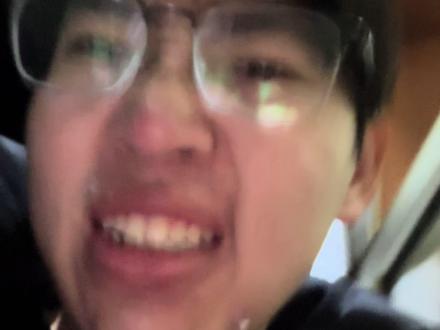 小时候我们约定过要一起飞起来 长大了要约定在飞行啊~