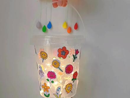 用秋天的第一杯奶茶桶做一个超简单实用小花灯吧!艾特gm给你做 #废物利用 #中秋节手工灯笼 #花灯制作 #创作灵感