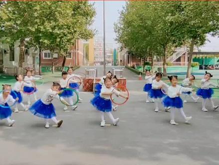 运动真奇妙,舞蹈更美妙!让我们一起欣赏小班宝宝的精彩表演吧👏👏#幼儿园 #爱上幼儿园 #活力校园 #孩子们的笑容 #孩子们棒棒哒