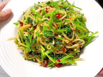 赣南人冬天家家户户餐桌上都有这道菜,相比大鱼大肉,这道素菜却更加的受欢迎#美食教程 #抖音美食推荐官 #一起学做菜 #家的味道