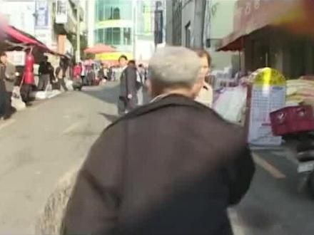 韩国大爷骑野猪上班,比坐公交还方便,网友表示也想要这样的坐骑#韩国生活 #外国人