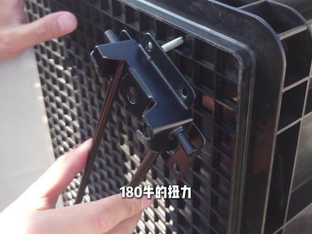周转箱爆改折叠露营桌 春天是露营的超好时节,用周转箱加茶几升降器DIY一个多功能折叠露营桌,具有大面板升降和小面板拓展功能,非常实用且简单,大家赶快抄作业#露营桌 #宝藏生活家企划 #用一张图证明你是手工人 #罗特起子机 #罗特电动工具
