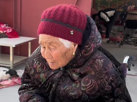 #老太太欢乐记
回忆好一点 幸福多一点
你给我童年 我给你未来
#关爱老人