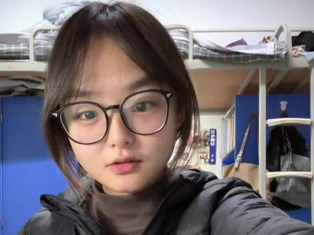 #英语六级 距离六级还有192天,今天刷了一套最新真题模拟,好像是全真模拟,考场环境还原度很高,卷子手感很好,就像真的在考六级一样,太真实了