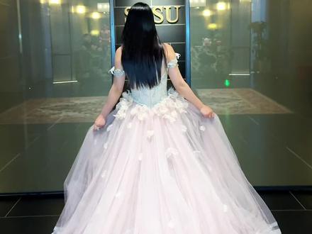 姐妹们推荐这家SUSU时尚新娘明星店,你真的就不用再来来回回去做选择了. 太权威了 #美出圈的婚纱从选SUSU开始#SUSU年度大秀#SUSU直播专场 #婚纱 #大婚