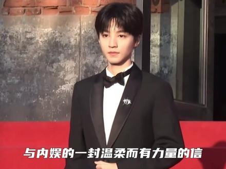 被压七年音乐版权的王俊凯,再次凭着一张“WJK”实体专辑,在内娱大杀四方#王俊凯 #TFBOYS #王俊凯新歌无人乐园 #小螃蟹 #青年创作者成长计划