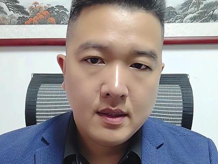 手把手教你中考志愿填报(二) 孩子的中考志愿还在花钱找人填?自己孩子自己操心把,这条视频看完,你们也会给孩子填中考志愿了,内容全部都是干货,请各位家长一定要点赞、收藏,加个关注,转发给身边有需要的朋友看一看。
首先,咱们河北的中考志愿是知分填报,所以,我们就可以根据孩子的分数去分析目标学校今年的录取分数区间。
那中考填志愿的录取规则是什么呢?16个字,拿笔记下来,分数优先,遵循志愿,一次投档,择优录取。什么意思呢?分数优先就是你分高,你了不起,你先选,说直白点就是你的孩子可以在众多学校和计划里面挑。
遵循志愿又是什么意思呢?遵循志愿就是按照孩子填志愿的顺序依次投档。我们都知道中考志愿填报的时候是分很多批次的,每个批次里面可以填好几个志愿。但是最终每个批次录取的时候,就会按照你填的这个批次里面的志愿顺序来录取。举个栗子。如果你第一批次填了4个学校,那么录取的时候就按照ABCD的顺序,依次投档。,ABCD投档的时候呢,如果你没有达到A学校的投档线,那么会直接划到B学校。如果达到了B学校的投档线,那么你就会顺利的被B学校录取。但如果你运气很差。ABCD这4个学校的投档线都没有达到,那么也就意味着这一批次你滑档了,不会有任何学校录取你,那么你就会进行第二批次的录取。第二批次录取依然是分数优先遵循志愿的录取原则。当然,第三批次或者是有第四批次的也是一样的。所以,家长在给孩子填报志愿的时候,一定要认清孩子的分数。再结合目标学校的历年的投档线进行大致的判断,千万不要一味的去盲目的去冲好学校,没有给孩子留保底的选择,千万不要乱填。
我们接着往下说啊,什么叫投档线?这里的投档线是指这个学校的最低的录取分数线。有家长可能会问了,那你知道今年学校是最低投档线吗?那我告诉你,神仙都不知道,因为你要知道最终的投档线是当这一批次全部录取结束之后才会公布。那么投档线到底是怎么出来的呢?给你举个例子,比如说A学校今年招生计划是800人,结果呢有1200个人报了这个学校,那么这1200个人就会按照分数从高到低排序排,第800名的分数就是这个学校今年的最低投档线。后面的400名就会被刷掉。
#中考志愿填报 #中考升学