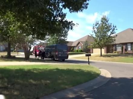 米国消防队骗保式灭火救援,全程大张旗鼓磨洋工,关键屋主很淡定 #消防救援 #消防员 #消防安全