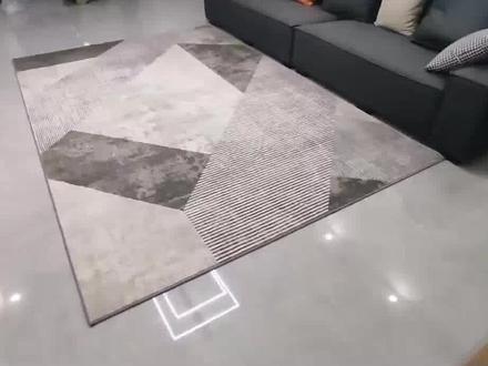 地毯选购指南:中国十大知名品牌解析与推荐~ 想知道地毯行业哪些品牌最靠谱吗?快来看看这份十大品牌榜单!
首先,我们来看看山花SHANHUA,作为中国驰名商标和中国名牌,它不仅是地毯行业的第一品牌,还是国家免检产品。接下来,海马地毯也是中国名牌和国家免检产品,品质有保障。藏羊地毯同样拥有中国驰名商标和中国名牌的荣誉,也是国家免检产品。东升地毯是中国名牌和国家免检产品,更是亚洲最大的地毯企业之一。华德地毯是中国最大规模的机制地毯生产厂家之一,品质值得信赖。新利地毯和弘业地毯都是中国名牌,品质上乘。开利地毯也是国家免检产品,品质有保障。蓝艺地毯是中国手工胶背地毯行业的大型骨干企业,技艺精湛。最后,捷成地毯是中国规模最大的彩印地毯生产商之一,创新能力强。
以上就是地毯行业的十大品牌,每个品牌都有其独特的优势和特点,选择时可以根据自己的需求和喜好进行挑选。
#解压洗地毯 #地毯 #大扫除神器 #软装地毯 #家居好物