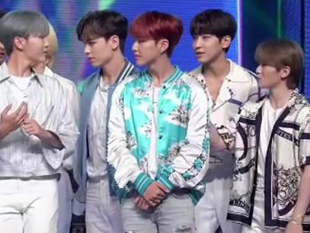 努力拿话筒的样子很可爱,知道原因之后更可爱了#权顺荣 #seventeen