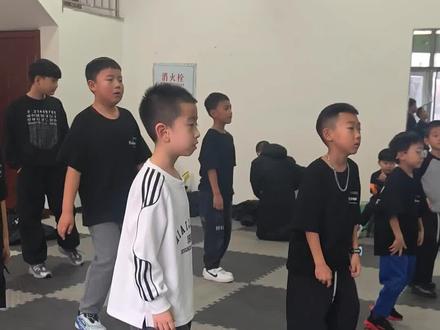 小孩子都喜欢俄舞 哈哈哈哈#俄舞 #俄舞教学