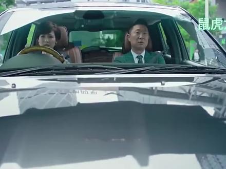 《凡人的品格》展总上班半路被丢,找个代驾还是个才毕业的新手。 #精彩片段 #下集更精彩 #一起追剧