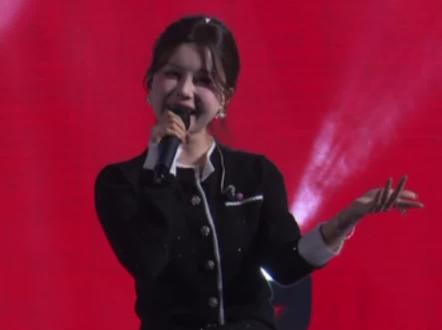 砺成中学2026年元旦晚会麦小兜献唱