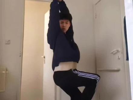 AI妖娆舞特效 #左下角一键剪同款