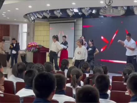 主打一个疯狂#读书节 #吉林五中 #气氛组就位 #c位出道