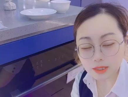很多顾客买了我们老板洗碗机不知道耗材怎么放,放在哪里,碗盘怎么摆放,还有怎么操作,那今天我就出个视频教教你们。#努力工作的女人很美 #爱烘培爱生活