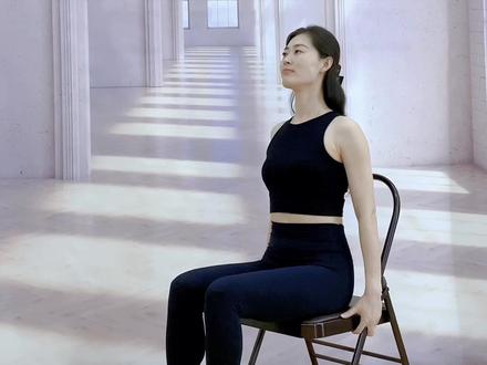 办公室TABATA4分钟跟练版2-轻松易上手,分享给你的姐妹。办公室里也可以练起来。腰腹全程收紧。#办公室健身 #居家锻炼 #TABATA #全身燃脂 #椅子