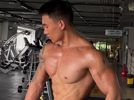男人健身,最吸引你的肌肉是哪里?要我说,胸吧。@SPEEDIANCE速境 #胸肌#健身#腹肌 #speediance速境#速境