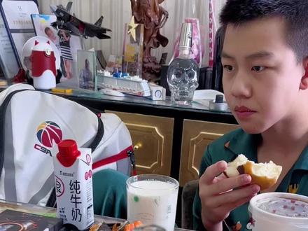 早!钢爸通杀,钢妈不服,钢蛋戒毒,欢姐见好就收。#篮球少年钢蛋 #欢迎光临我的真实生活