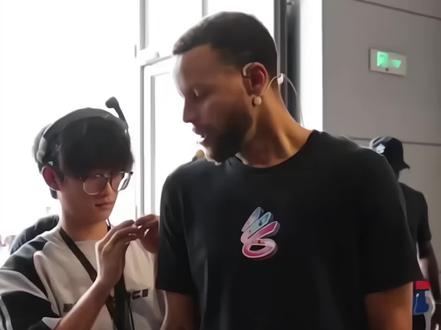 “仔细看发现新的细节了吗,新章就绪,也许这个夏天还会有惊喜等着期待”#新章就绪 #库里李宁 #库里李宁新品发布 #金州勇士