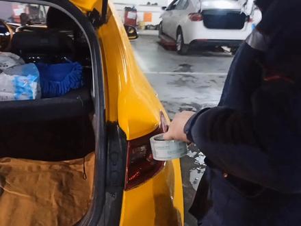 #每天一个用车知识 @抖音小助手 奕跑尾灯拆装攻略