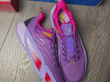 迪文琴佐本赛季上脚的新鞋速决7,中国三人国家队同款的狂潮7pro,克莱汤普森的圣诞配色签名战靴,今天的新鞋开箱,你更喜欢哪一个呢?#安踏 #球鞋分享 #球鞋推荐 #球鞋