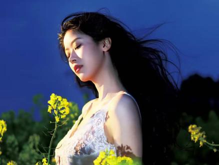 拒绝油菜花游客照 15秒学会拍油菜花蓝调时刻大片#打光技巧 #打光教程 #油菜花 #去户外定格春天 #春天氛围感