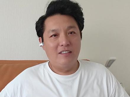 目前我的现状是三面楚歌,另外一面还不错,但我非常的有信心。