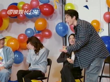 还是五哈会押题啊,刚好押中了李小冉笨蛋美人的人设#哈哈哈哈哈第6季 #李小冉 #陈乔恩 #李小冉算人没把自己算进去 #摸娱长公主