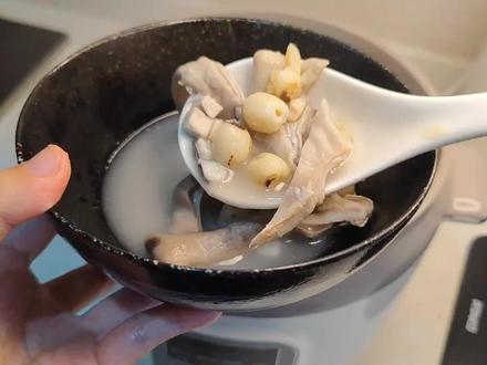 猪肚加这四物一起煲!健脾养胃,滋阴安神!祛湿效果好!一家老小都适合的汤水!#猪肚 #猪肚四神汤 #洗猪肚 #靓汤 #滋补养生 #美食 #治愈系美食