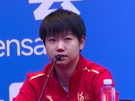 11月16日,全运会乒乓球女单决赛,河北队孙颖莎4-2负于黑龙江队王曼昱,获得亚军。赛后她真诚祝贺曼昱蝉联女单冠军,并称她是自己最尊敬的对手。#全运会 #孙颖莎 #王曼昱 #十五运会 #十五运会知多少