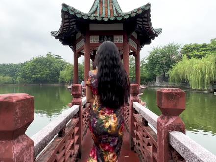 总要来一趟东莞可园博物馆吧!因为穿汉服或旗袍真的很出片#活力广东爽金秋 #抖in湾区博物馆 #趁秋风去逛逛广东的博物馆 #值得一去的博物馆 #国家博物馆风景