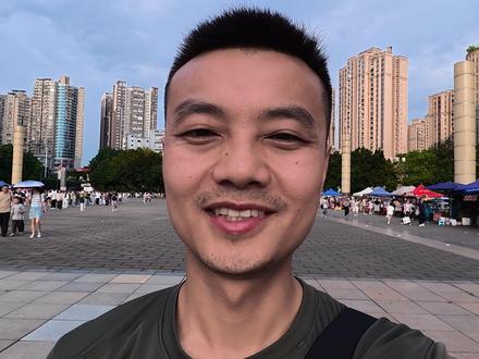 观看周深2026重庆演唱会DAY2记录视频丨 第一次连续两场看深深演唱会,这一场跟深深和所有伙伴们在现场一起欢度儿童节,还给中高考的学子们加油助威。重庆两场的点歌太太太棒了!!#周深重庆演唱会 #周深2026深深的巡回演唱会 #演唱会vlog