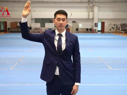 #涨知识 跟着 @中国击剑 国际裁判员李达学赛事裁判员手势 让你对裁判手势不再陌生 #学法语 @抖音小助手