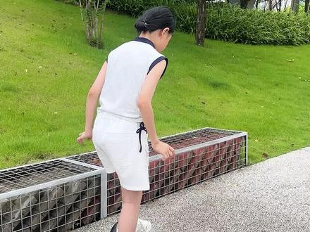 这个车车是为小朋友设计的,真的很安全