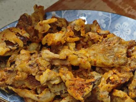比肉还香的炸蘑菇做起来这么简单 又香又酥一口一个,好吃到停不下来!炸蘑菇原来这么简单#炸蘑菇 #炸蘑菇简单酥脆教程 #香酥炸蘑菇 #家常菜
