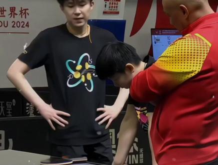 王楚钦站在莎莎身边时,整个人的气场都变了,褪去了赛场上的凌厉锋芒,满是藏不住的温柔,更把莎莎保护得极好、极好、极好。
这样满是细节、双向守护的高质量感情,谁看了能不羡慕啊!#体育#王楚钦#孙颖莎