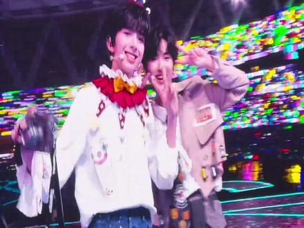 请大家不要放过这个大舌头的舞台啊#张泽禹 #张峻豪 #陈浚铭 #左奇函 #陈思罕