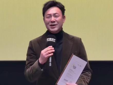 2月6日,2026庐江县塞尔维亚电影周在庐江县万山电影公园启幕。演员张颂文在活动开幕仪式上喊话:“希望你们爱上安徽,爱上合肥,爱上我们的庐江,爱上我们的万山!”