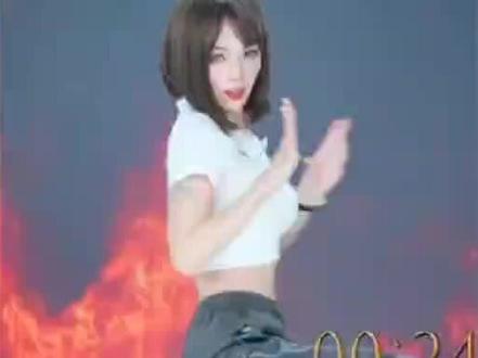 #燃青春的佳佳跳舞简直不要太棒了吧!大家快来欣赏吧!酷酷哒! #热舞吧青春 #女团 #少女时代 #劲爆dj