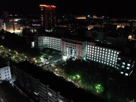 师恩筑梦启新程,光铺锦途向远方。
鹤岗一中2023级高三最后一个晚自习