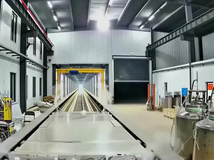 国防科技大学创造世界纪录。研制的超导电磁悬浮吨级实验车两秒加速到700公里,应用前景广阔。来可应用到电磁火箭助推发射!!!!!!